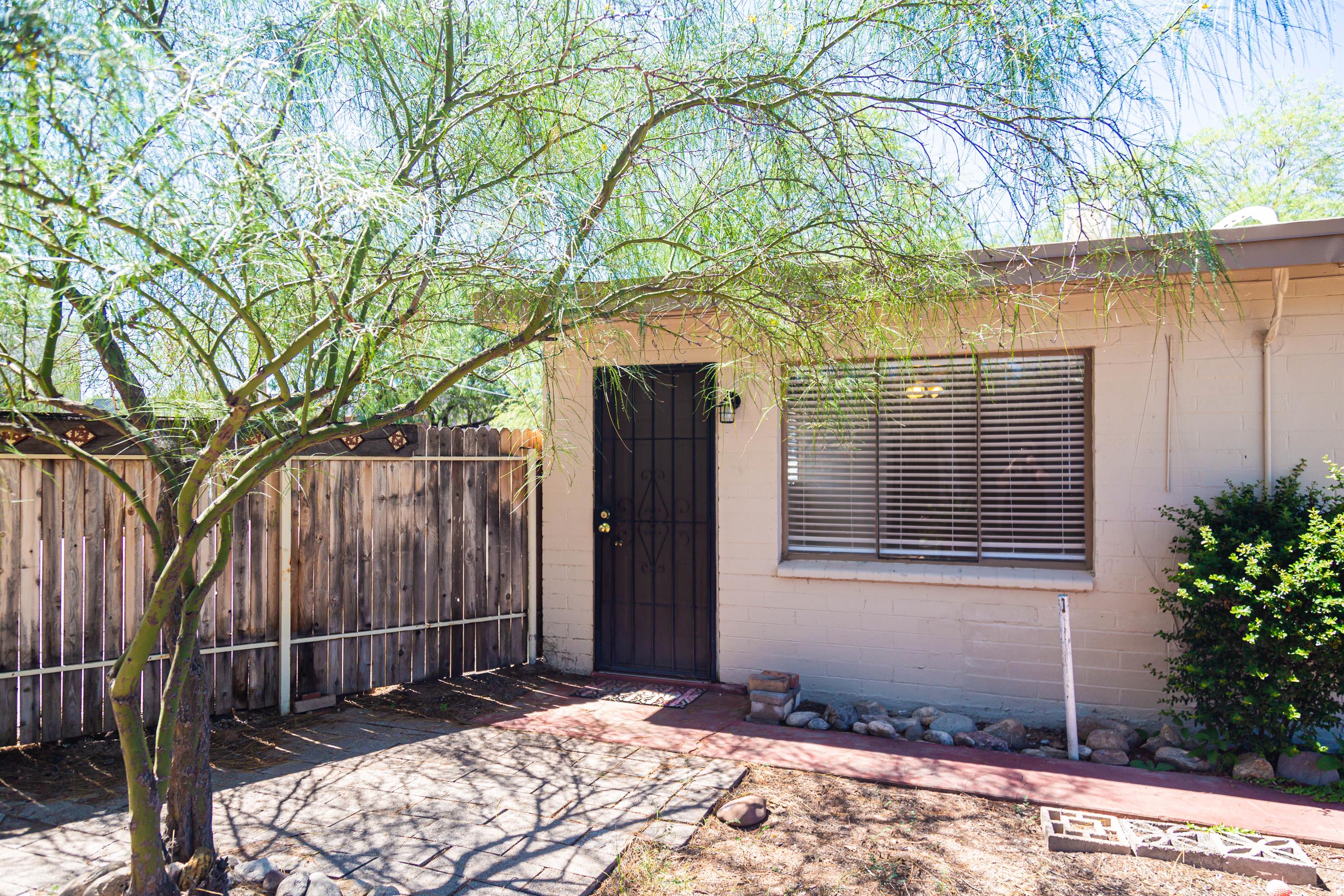 1128 East Blacklidge Drive #104
